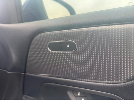 2020 Mercedes-Benz GLB 200 Auto | 7 Seats | Massive Spec | Low Mileage €32,950 thumbnail