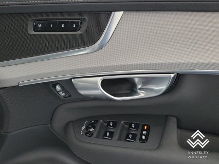 2025 Volvo XC90 - thumbnail 25