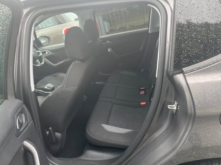 2016 Peugeot 2008 - thumbnail 6