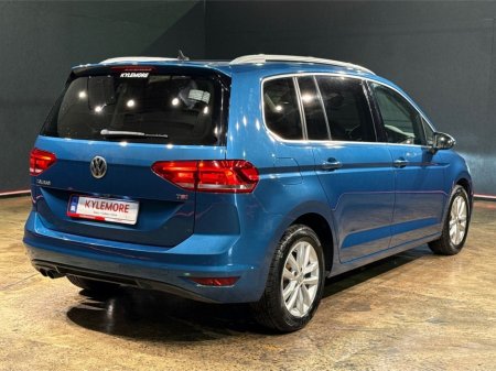 2017 Volkswagen Touran - view 3