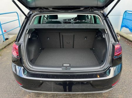 2020 Volkswagen Golf 2.0 TDI * HIGH SPEC * // DIGITAL CLUSTER // APPLE CARPLAY/ANDROID AUTO // DIAMOND CUT ALLOYS €21,900 thumbnail