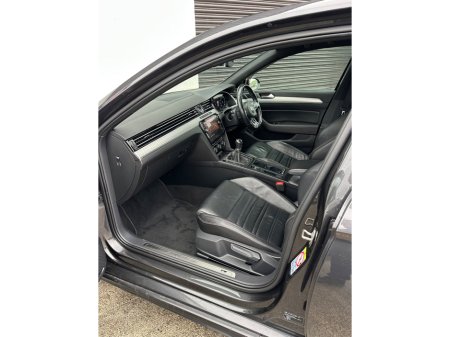 2019 Volkswagen Passat - thumbnail 17