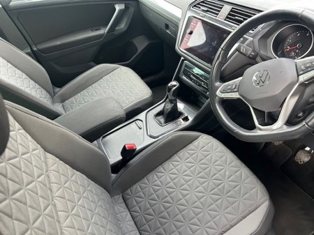 2024 Volkswagen Tiguan - thumbnail 6