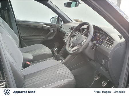 2024 Volkswagen Tiguan 2.0 TDI 150HP R-Line €44,900 thumbnail