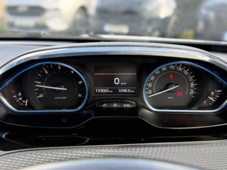 2016 Peugeot 2008 - thumbnail 25