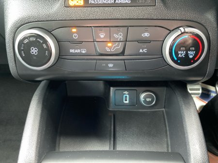 2019 Ford Focus - thumbnail 18