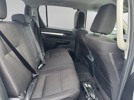 2025 Toyota Hilux *NO VAT* 2.8L SR5 MANUAL #340 €52,999 thumbnail