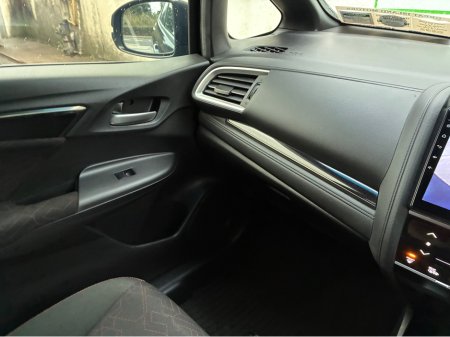 2016 Honda Fit DAA-GP5 €12,750 thumbnail