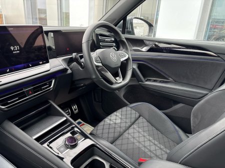 2025 Volkswagen Tiguan - view 2