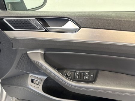 2019 Volkswagen Passat - thumbnail 12