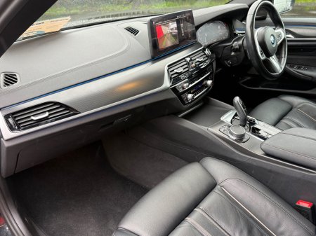 2022 BMW 5 Series 530e M Sport thumbnail