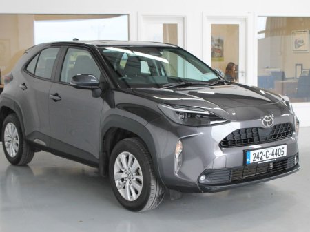 2024 Toyota Yaris - thumbnail 3