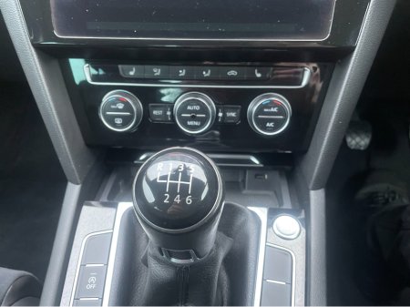 2017 Volkswagen Passat HIGHLINE 1.6 TDI MANUAL 6SPEED FWD 120HP 4DR €14,500 thumbnail