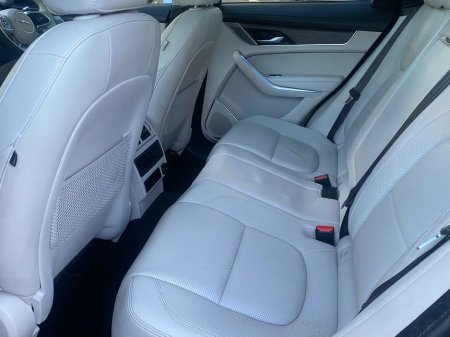 2021 Jaguar F-Pace 2.0d SE Auto AWD €42,900 thumbnail