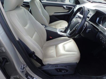 2018 Volvo S60 - thumbnail 4