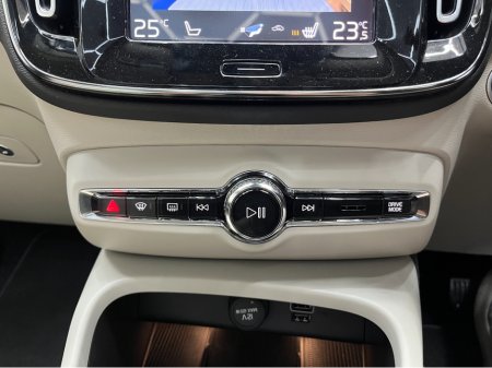 2020 Volvo XC40 - thumbnail 25
