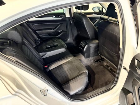 2017 Volkswagen Passat - thumbnail 9