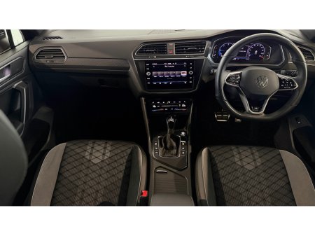 2024 Volkswagen Tiguan A7 R-LINE 2.0 TDI D7F 150 €54,900 thumbnail