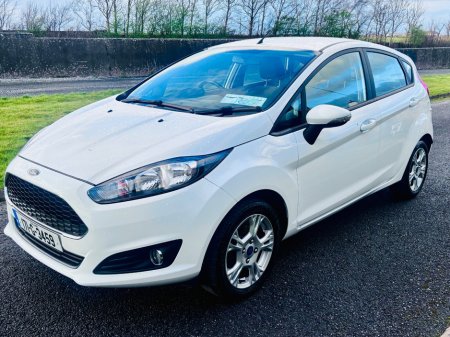 2017 Ford Fiesta - thumbnail 2