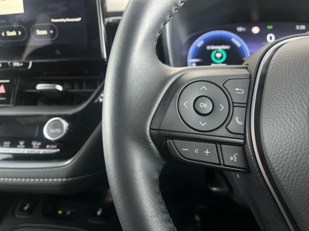 2025 Toyota Corolla HYBRID SOL T/S €36,950 thumbnail