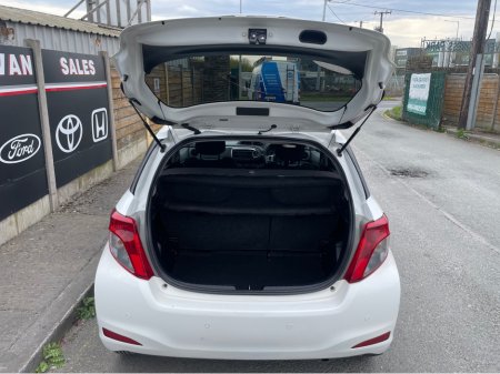 2012 Toyota Yaris - thumbnail 6