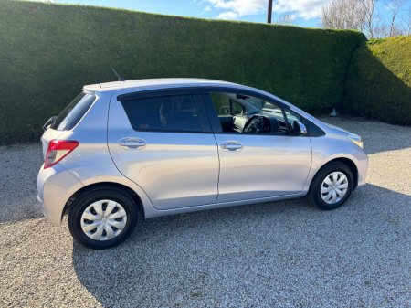 2013 Toyota Vitz - thumbnail 3