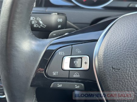 2015 Volkswagen Golf HIGHLINE , AUTO // LOW MILEAGE €13,950 thumbnail