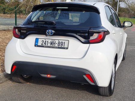 2024 Toyota Yaris - thumbnail 4