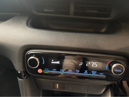 2021 Toyota Yaris - thumbnail 14