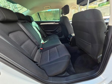 2016 Volkswagen Passat - thumbnail 8