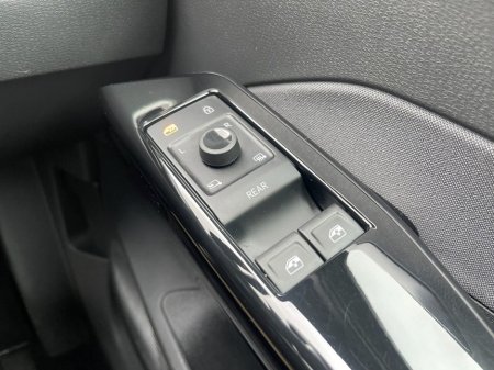 2022 Volkswagen ID.3 Pro 58kWh Life Hatchback 5dr Electric Auto (145 ps) thumbnail