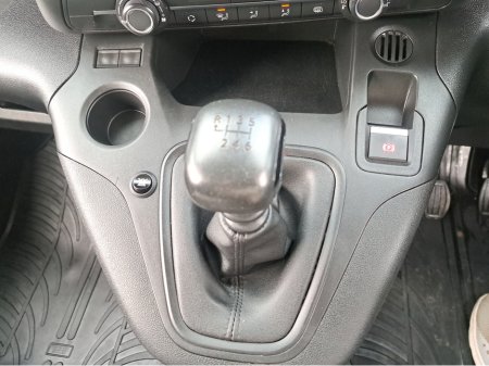 2022 Toyota Proace City Icon L1 Panel Van 1.5 Diesel with 3 seats in front and double sliding doors. thumbnail