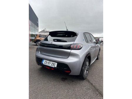 2023 Peugeot 208 - thumbnail 5