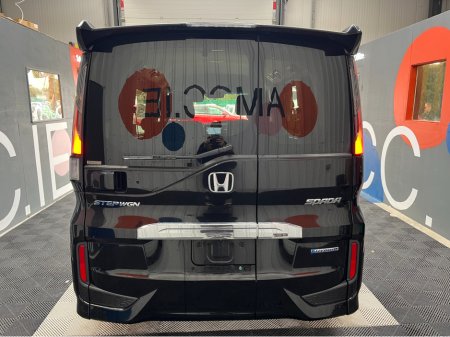 2018 Honda Stepwagon - thumbnail 3