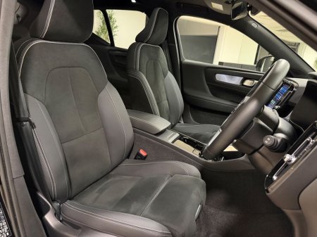 2023 Volvo XC40 - thumbnail 25