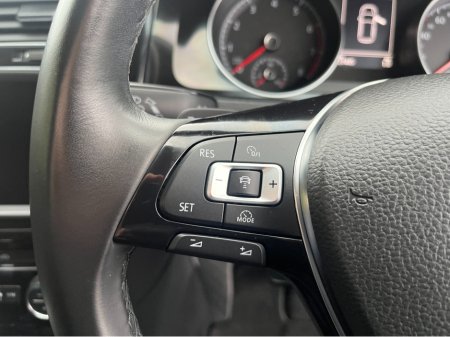 2014 Volkswagen Golf HIGHLINE AUTOMATIC 1.4 PETROL //VERY LOW MILES//REVERSE CAMERA//ADAPTIVE CRUISE CONTROL// €13,950 thumbnail