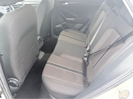 2018 Volkswagen T-Roc DESIGN 1.0 TSI MANUAL 6SPEED FWD 115HP 5DR €16,995 thumbnail