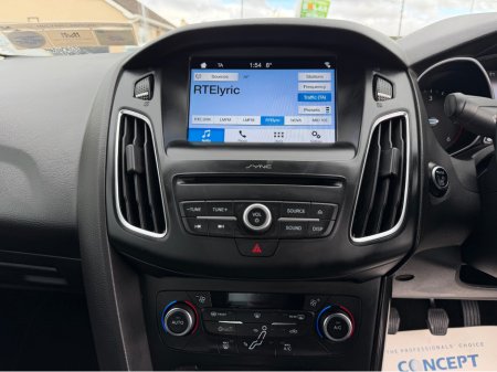 2017 Ford Focus - thumbnail 15