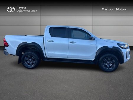 2025 Toyota Hilux FRESH SELECTION OF TRADE-INS HILUX 2.8 SR5 DOUBLE CAB €47,000 thumbnail