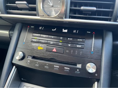 2018 Lexus IS 300 h - thumbnail 18