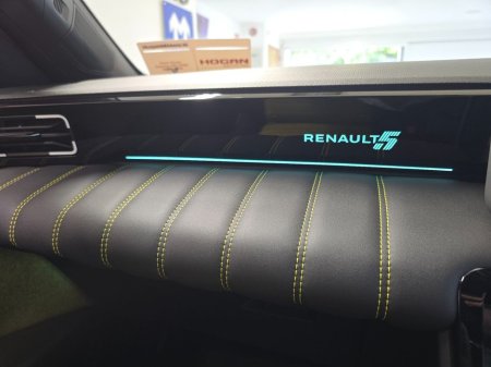 2025 Renault 5 Iconic Five 52kWh 150BHP * Best Range & Spec * thumbnail