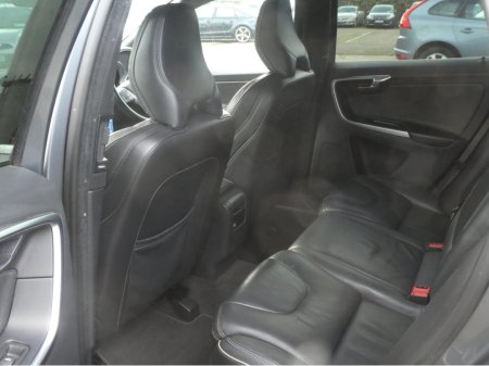 2017 Volvo XC60 2.4D D5 R-DESIGN LUXURY NAV AWD thumbnail