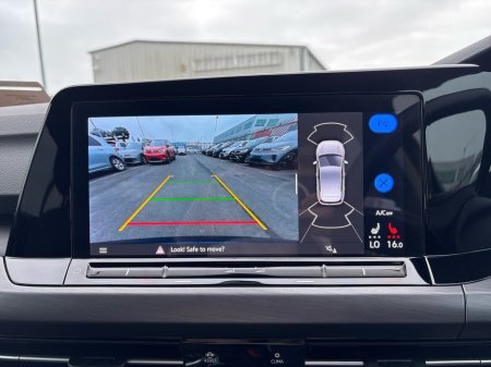 2023 Volkswagen Golf 2.0 TDI 115HP Style €29,975 thumbnail