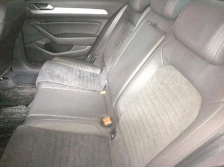 2018 Volkswagen Passat - thumbnail 4