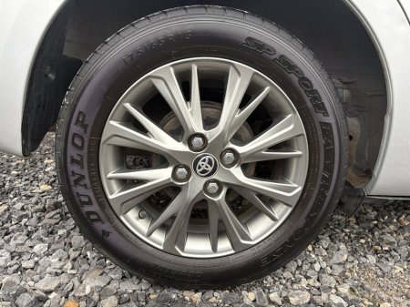 2018 Toyota Yaris - thumbnail 28