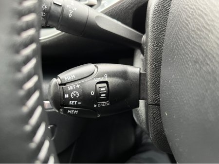 2017 Peugeot 308 - thumbnail 23