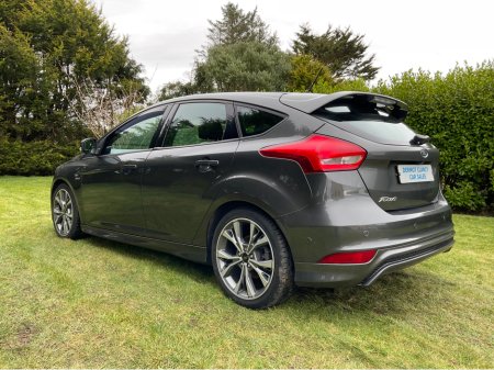 2017 Ford Focus - thumbnail 5