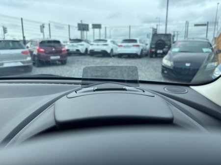 2025 Mazda Mazda2 - thumbnail 9