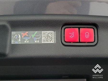 2025 Mercedes-Benz C Class - thumbnail 30