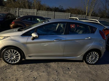 2016 Ford Fiesta - thumbnail 5